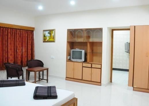 Lloyds Guest House, North Boag Road, T. Nagar Chennai Exterior photo